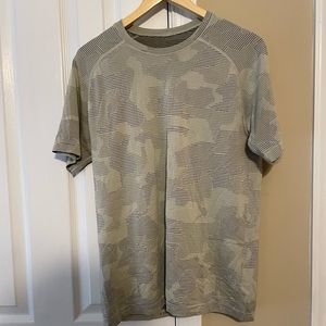 Men’s Lululemon Metal Vent Short Sleeve Shirt